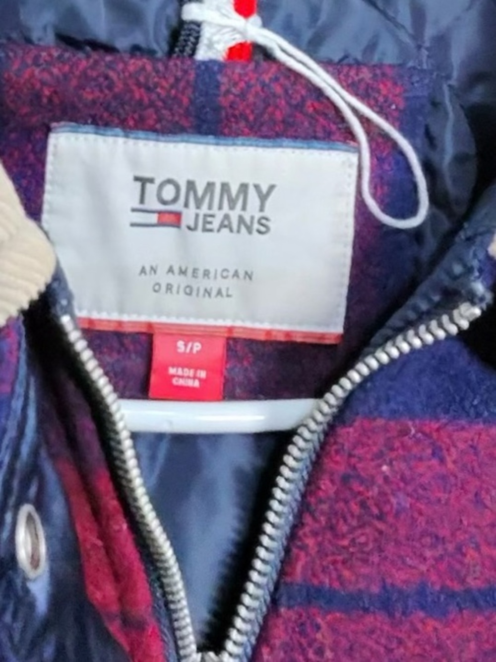 Tommy Hilfiger Quilted Navy Jacket with Cream Collar - Picture 9 of 11